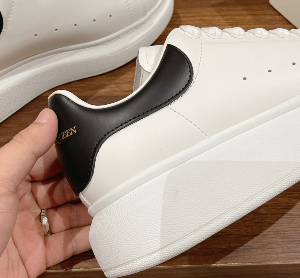 McQ Blancos con negro