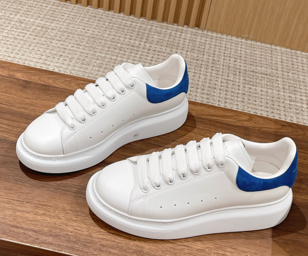 McQ Blancos con azul